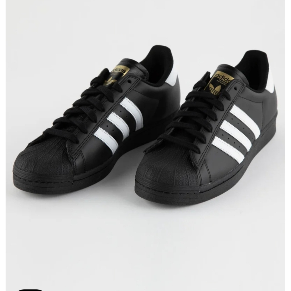 Men's Adidas superstars